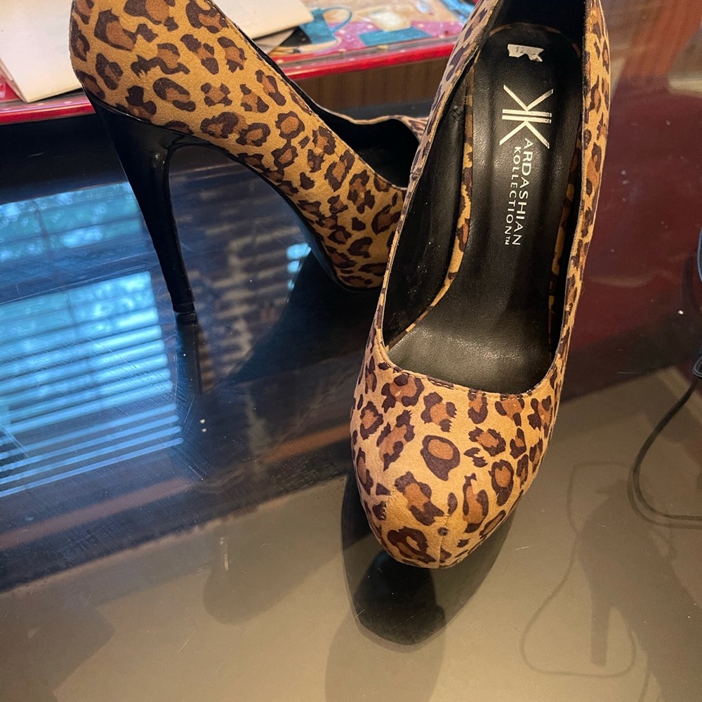 Shoes - Picture 4 of 8